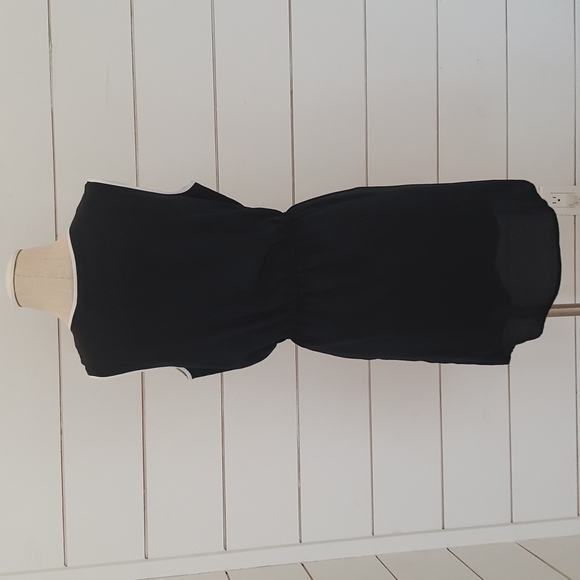 APT 9 medium sheer back dress with white piping! Be all that in this dress! - Picture 6 of 10